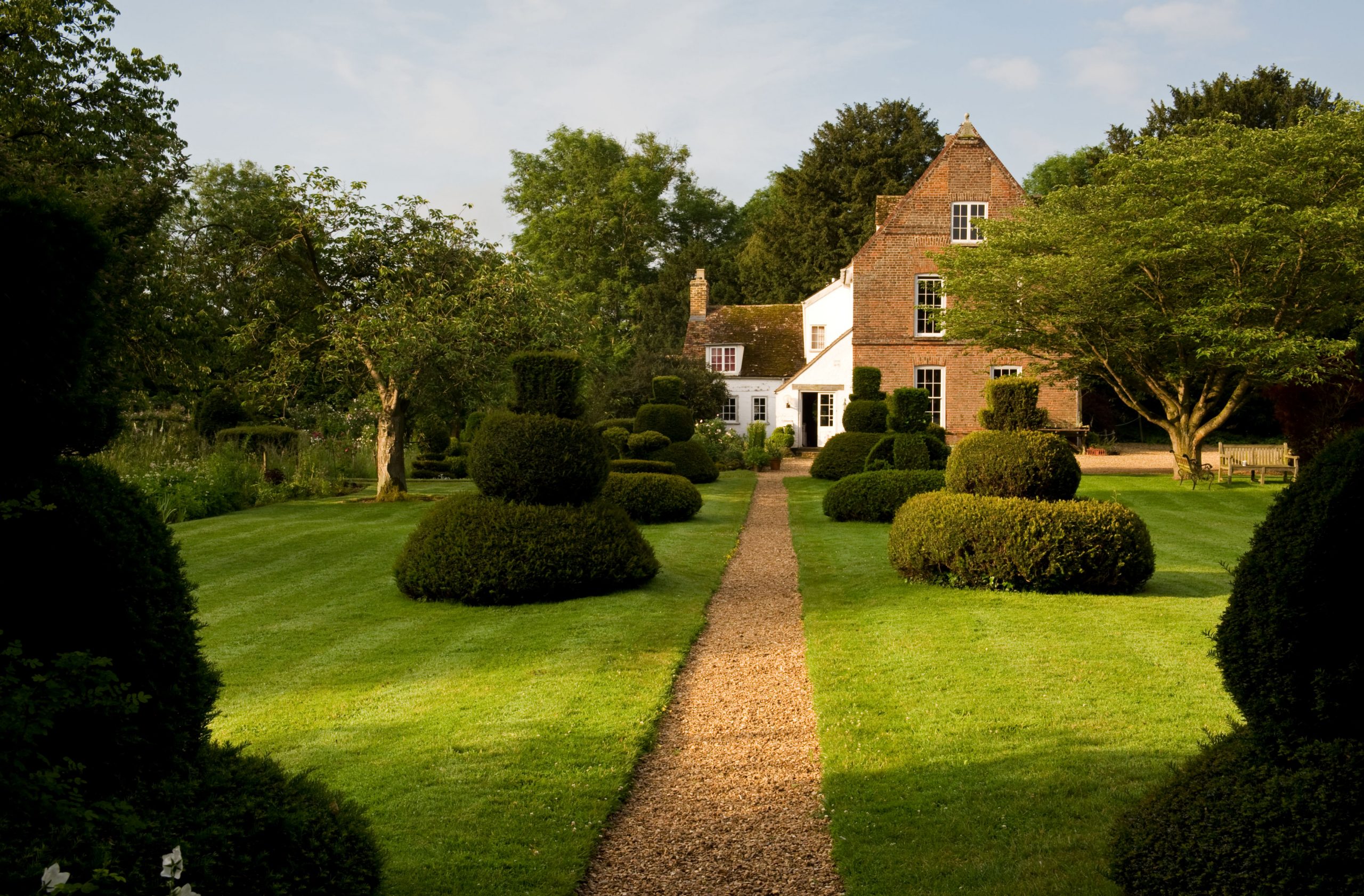 The Manor Hemingford Grey logo